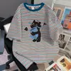 Camiseta de Verão Chique com Listras Estampadas Solta de Manga Curta para Mulheres com Design de Nicho e Combinação de Cores Bonita