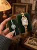 Cadena de Broca Cuadrada para Mujer Juego de Pulsera Incrustada de Diamantes Reloj de Pulsera de Cuarzo con Temperamento de Lujo Ligero Fabricante Venta al por mayor Reloj de Lujo Ligero para Mujer