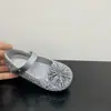 Zapatos con Correas de Pedrería y Decoraciones de Bola de Flor en la Puntera, Zapatos de Moda de Piel Totalmente Lentejuelados Estilo Princesa, Modelo Otoño Temprano 2026