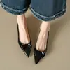 Tendencia de Temperamento Punto Lindo Puntiagudos Espalda Descubierta Zapatos para Mujer Primavera Verano Ropa Exterior 2026 Estilo Coreano Nuevas Sandalias de Punta Cerrada