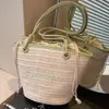 Bolsa de Gran Capacidad 2026 Verano Nuevo Estilo Bolso Tejido de Paja Elegante y Único Bolso Cubo Bolso de Hombro Bolso Tejido de Alto Valor