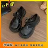 Sapatos Femininos Estilo Britânico para Pessoas Baixas Aumentarem a Altura Outono e Inverno 2025 Nova Moda Retro Sapatos Pequenos de Couro com Solado Grosso para Mulheres