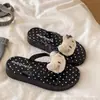 Chinelos fofos, modernos e populares para mulheres, novo estilo de verão, com sola grossa, versáteis, casuais, confortáveis, antiderrapantes, sapatos de praia