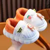 Chinelos de Algodão Infantis para Meninas, Novo Modelo Inverno 2024, Chinelos Impermeáveis para Meninas, Meninos e Bebês, Sapatos Peludos de Inverno para Casa