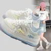 Zapatos de niña verano 2025 nuevo modelo popular zapatillas de malla transpirable para niños suela suave versátiles zapatos casuales para niñas a la moda