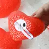 Sosteniendo Amor luz estribillo accesorios corazón rojo en forma de grano de arroz luz nocturna accesorios para actuación en escenario venta al por mayor