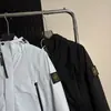 Jaqueta com Capuz de Algodão Bordada Tática Militar Marca Tendência de Alta Qualidade Stone Island Patch de Braço