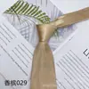 Venda Direta do Fabricante Ponto de Venda Gravata Lisa de Poliéster 8cm Gravata Social com Várias Cores Gravata no Atacado
