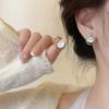 Aretes de perlas con aguja 925 para mujer, colgantes en la parte trasera, estilo ins, nuevo estilo caliente, modernos, lisos, circulares, nicho, aros para la oreja, venta al por mayor