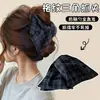 Exquisita pinza de tiburón que hace que el cabello luzca más voluminoso, pinza de pelo a cuadros versátil de lujo ligero para mujer, elegante pinza de garra triangular estilo coreano, pinza de pelo retro
