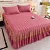 Faldón de Cama Acolchado Estilo Europeo Pieza Única Modelo Nuevo 2026, Cubre Cama Rojo con Dobladillo para Ocultar Imperfecciones, Protector de Colchón a Prueba de Polvo