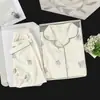 2026 Pijama Nuevo para Niñas Algodón Nube Primavera Manga Larga Estilo Popular Cuello Solapa Estudiante Lindo Dibujos Animados Conjunto de Ropa para Casa