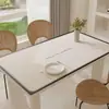 Protetor de mesa minimalista nórdico com texto na borda, textura de couro sintético, adequado para mesas de jantar e mesas de centro, lavável, à prova d'água e resistente ao calor