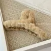 Clip de Cruz de Peluche Simple para Otoño e Invierno Estilo Coreano Elegante de Alta Gama Pinza de Tiburón Pinza para el Cabello de la Parte Posterior de la Cabeza Pinza de Cabello Elegante