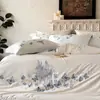 Bordado de borboleta estilo menina grau A super macio roupa de cama para dormir pura algodão de fibra longa conjunto de quatro peças estilo luxo leve fronha de edredom branca azul