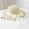 Sombrero de paja de ala plana con lazo de encaje estilo francés para protección solar de verano, hace que la cara se vea más pequeña, adecuado para vacaciones junto al mar y ropa de playa para mujeres