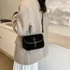 Bolsa quadrada pequena com textura fosca para mulheres, bolsa de ombro ou axila retrô simples e moderna, bolsa transversal popular de luxo leve 2026