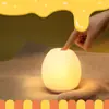Nueva Luz de Noche de Pastel de la Suerte de Dibujos Animados Recargable por USB Compañero de Sueño para Mesita de Noche Luz Ambiental Doble Uso con Apagado Retardado