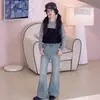 Nuevo conjunto de mezclilla estilo coreano para niñas para otoño, conjunto de dos piezas con top de manga larga con dobladillo festoneado y pantalones acampanados, atuendo de otoño moderno para niños mayores