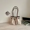 Bolsa Feminina de Grande Capacidade 2026 Novo Estilo Fashionável Tendência Bolsa de Mão Versátil para o Dia a Dia Primavera Verão Bolsa de Ombro Casual Bolsa de Braço