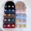 Touca de Lã Fashion com Patch de Flor Doce para Mulheres Inverno Nova Versátil Casual de Tricô para Afastar o Frio e Manter Aquecido Touca de Puxar