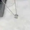 Colar de Diamante Suspenso Vintage Escovado para Mulheres, Design de Nicho com Diamantes Cintilantes Microincrustados, Corrente de Clavícula de Luxo Leve de Alta Qualidade