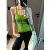 Además, es un artículo imprescindible que es increíblemente favorecedor.. La camiseta sin mangas verde aguacate de cuello en U ajustada es un body verde adelgazante. MQ1667