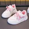 Zapatillas para niñas, estilo nuevo primavera y otoño 2026, zapatos de moda para niños mayores, zapatillas deportivas casuales de caña baja con suela blanda para niños