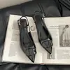 Sapatos de salto alto elegantes e da moda para uso externo, novos sandálias femininas de verão 2026 estilo francês temperamento suave bico fino salto grosso