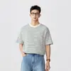 2026 Nova T-shirt Jacquard de Manga Curta com Estampa Xadrez Azul e Branco para o Verão, Estilo Masculino Relaxado e Versátil para o Verão