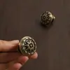 Manija de puerta de gabinete de latón estilo europeo, pomo redondo para mueble de armario estilo americano, manija de puerta de gabinete y cajón en relieve estilo vintage