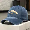 Boné de Brim Lavado com Letra Bordada Estilo Americano para Mulheres Primavera e Outono Estilo Coreano Fashionável Casual Versátil Protetor Solar Boné de Basebol