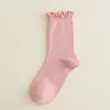 Calcetines holgados blancos para mujer para primavera y otoño, calcetines de maternidad sin costuras con encaje, calcetines hasta la mitad de la pantorrilla combinados con zapatos pequeños de cuero, estilo fino de verano