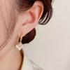 Pendientes con hebilla de oreja de flor de cuatro hojas con microincrustaciones de circonita roja, diseño combinable con todo, de alta calidad para mujer, venta al por mayor