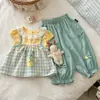 Conjunto Duas Peças Verão Estiloso Novo para Meninas Timo com Estampa de Pato Xadrez para Bebês