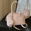 Bolso de mano tipo concha para mujer transfronterizo, nuevo modelo 2026, bolso de hombro ligero de lujo para uso diario, bolso cruzado versátil de nicho para el trabajo