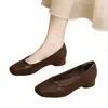 Sapatos femininos de sola macia com bico quadrado estilo francês, novo estilo outono 2026, sapatos baixos de couro, sapatos slip-on femininos de couro macio, sapatos confortáveis para mães