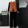 Novo conjunto de outono estilo chinês para mães, elegante conjunto de três peças de veludo dourado para mulheres de meia-idade e idosas, top colete de cetim de seda para primavera e outono