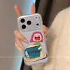 Adequado para Capa de Celular Apple 17Pro com Proteção Completa da Lente, Novo Estilo Fashionável Iphone13 Tendência I Menina de Café Desenho Animado