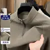 Sudadera Pesada con Cremallera Media y Textura para Hombre, Corte Holgado, Nueva Marca de Moda Otoño Temprano 2026, Top sin Capucha con Cuello Alto