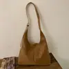Bolsa Tote Retrô de Grande Capacidade para Mulheres 2025 Inverno Nova Bolsa de Ombro Único Transversal Simples e Estilo Ocidental de Alta Qualidade
