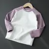 Camiseta de algodón cepillado de grado A para niños, camiseta interior de manga larga estilo raglán para niños y niñas, adecuada para primavera y otoño, para niños mayores