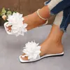 Chinelos Planos para Mulheres de E-commerce Transfronteiriço, Novo Estilo de Verão, Sapato Fashion Aberto na Ponta Quadrada com Flor, Sandálias Versáteis de Praia