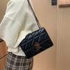 Bolsa Pequena para Mulheres 2026 Nova Versão Tendência Coreana Estilo Ins Acolchoada com Corrente Transversal Ombro Bolsa Quadrada Pequena Elegante Versátil