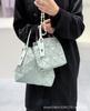 Nova Bolsa de Março com Tachas Coloridas e Diamantes, Pequena Bolsa Geométrica Romboidal de Ombro, Bolsa Quadrada Pequena para o Dia a Dia, Bolsa Feminina
