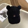 Gorra de béisbol cálida y gruesa de peluche de cordero para otoño e invierno, nueva gorra con visera y orejas de bola de pelo japonesa linda y combinable para mujer