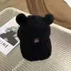 Gorra de béisbol cálida y gruesa de peluche de cordero para otoño e invierno, nueva gorra con visera y orejas de bola de pelo japonesa linda y combinable para mujer