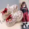 Tênis Esportivo Infantil 2026 Novo Estilo Primavera e Outono Sapatos para Meninos Malha Respirável Sapatos para Meninas Outono Sapatos de Bebê Pai