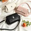 Bolsa feminina de nicho estilo coreano mais vendida, bolsa transversal moderna e estilosa, bolsa quadrada pequena de couro genuíno com fecho de cadeado, bolsa de ombro versátil