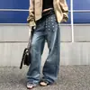 Calça Jeans Feminina Lavada com Efeito Desgastado e Decoração de Rebites, Corte Solto Wide-Leg, Comprimento Longo com Caimento Moderno